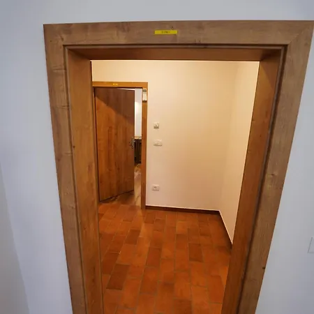 Metro 7 Apartment *