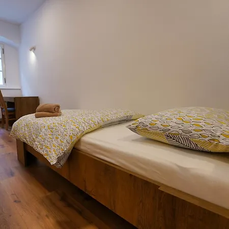 Metro 7 Apartment