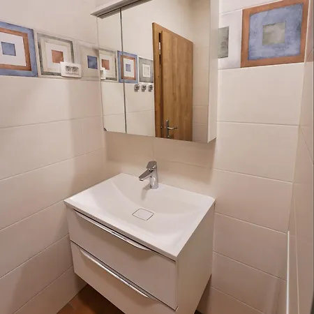 Metro 7 Apartament *