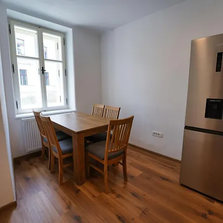 Apartment Metro 7 *