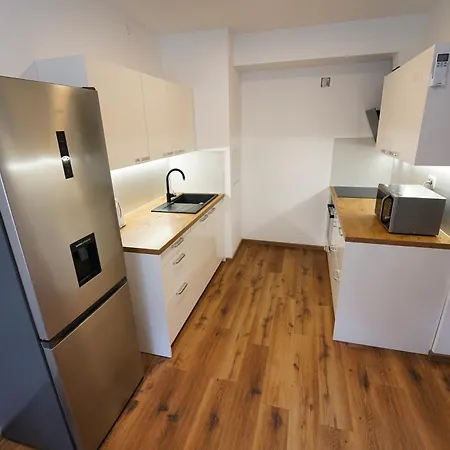 Metro 7 Apartment *