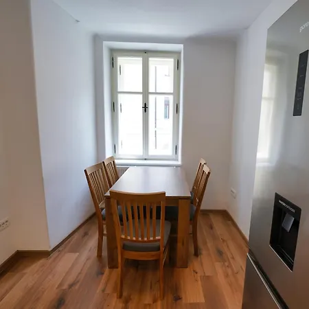 Metro 7 Apartment