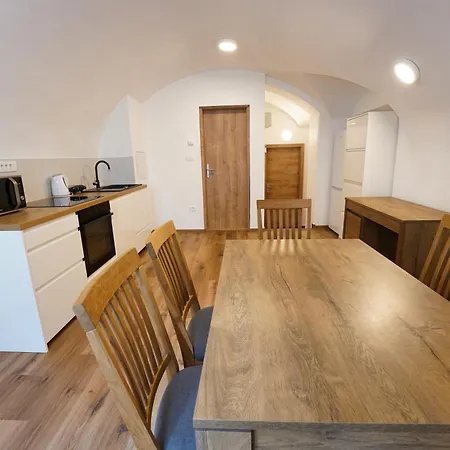 Apartment Metro 7 *
