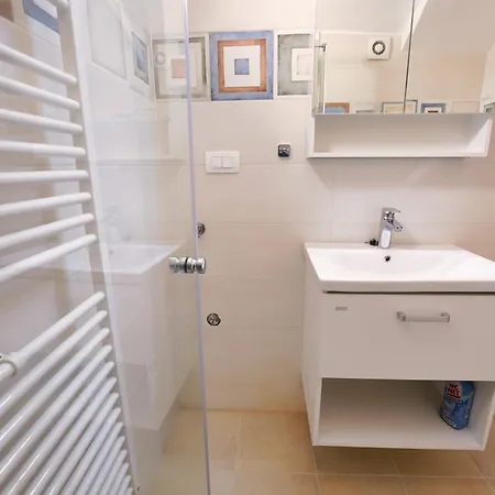 Apartment Metro 7 *