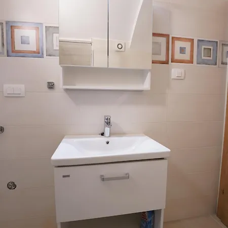 Apartment Metro 7 *