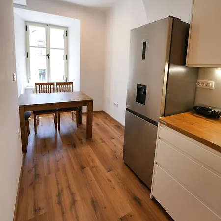 Metro 7 Apartment