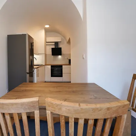 Apartment Metro 7 *