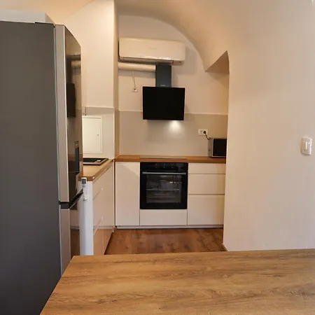 Metro 7 Apartment