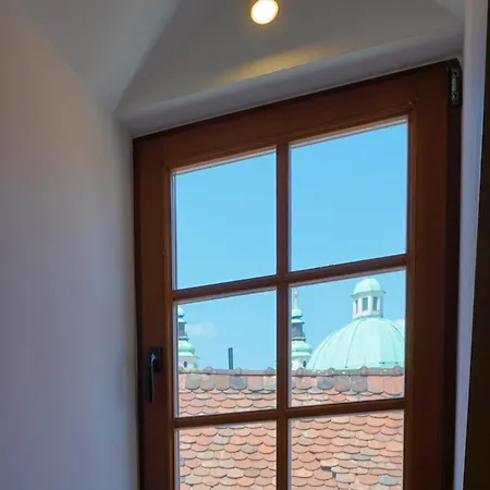 Metro 7 Apartment