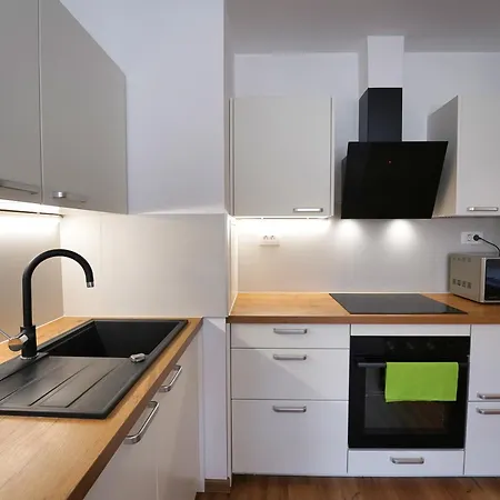 Metro 7 Apartment